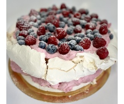 Tort Bezowy nr.2 z owocami sezonowymi